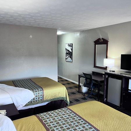 Budgetel Inn & Suites ดิลลาร์ด ภายนอก รูปภาพ