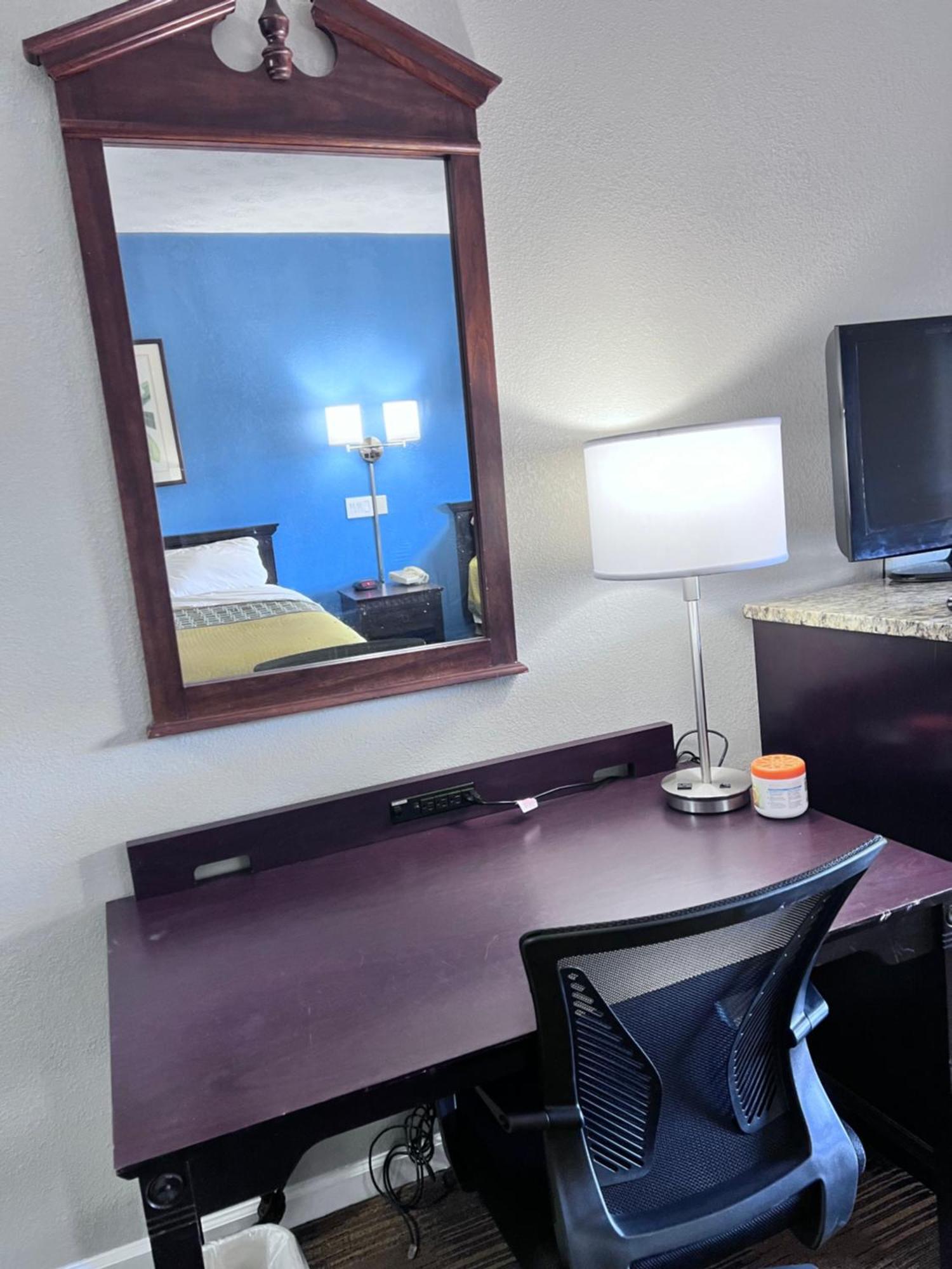 Budgetel Inn & Suites ดิลลาร์ด ภายนอก รูปภาพ
