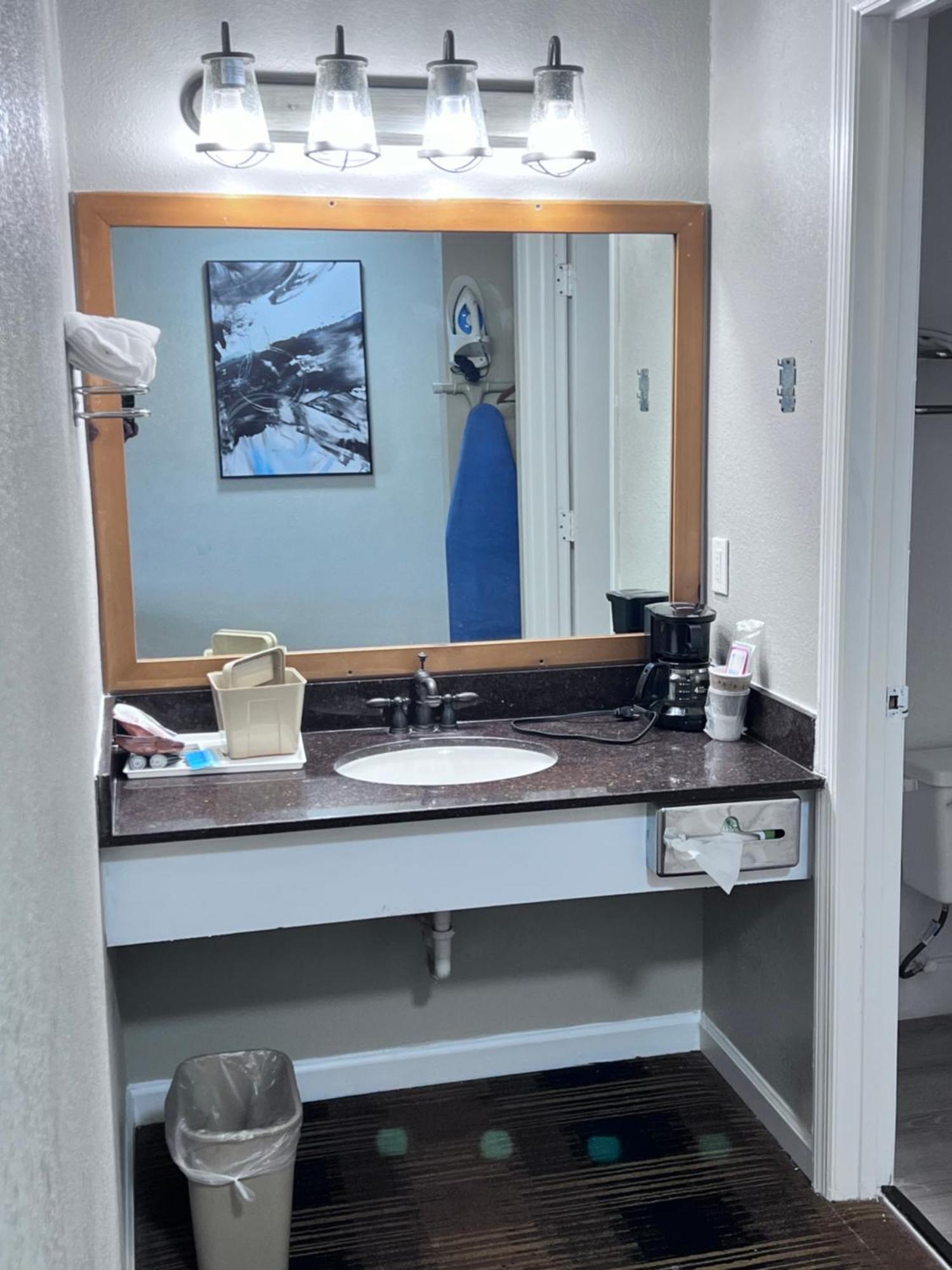 Budgetel Inn & Suites ดิลลาร์ด ภายนอก รูปภาพ
