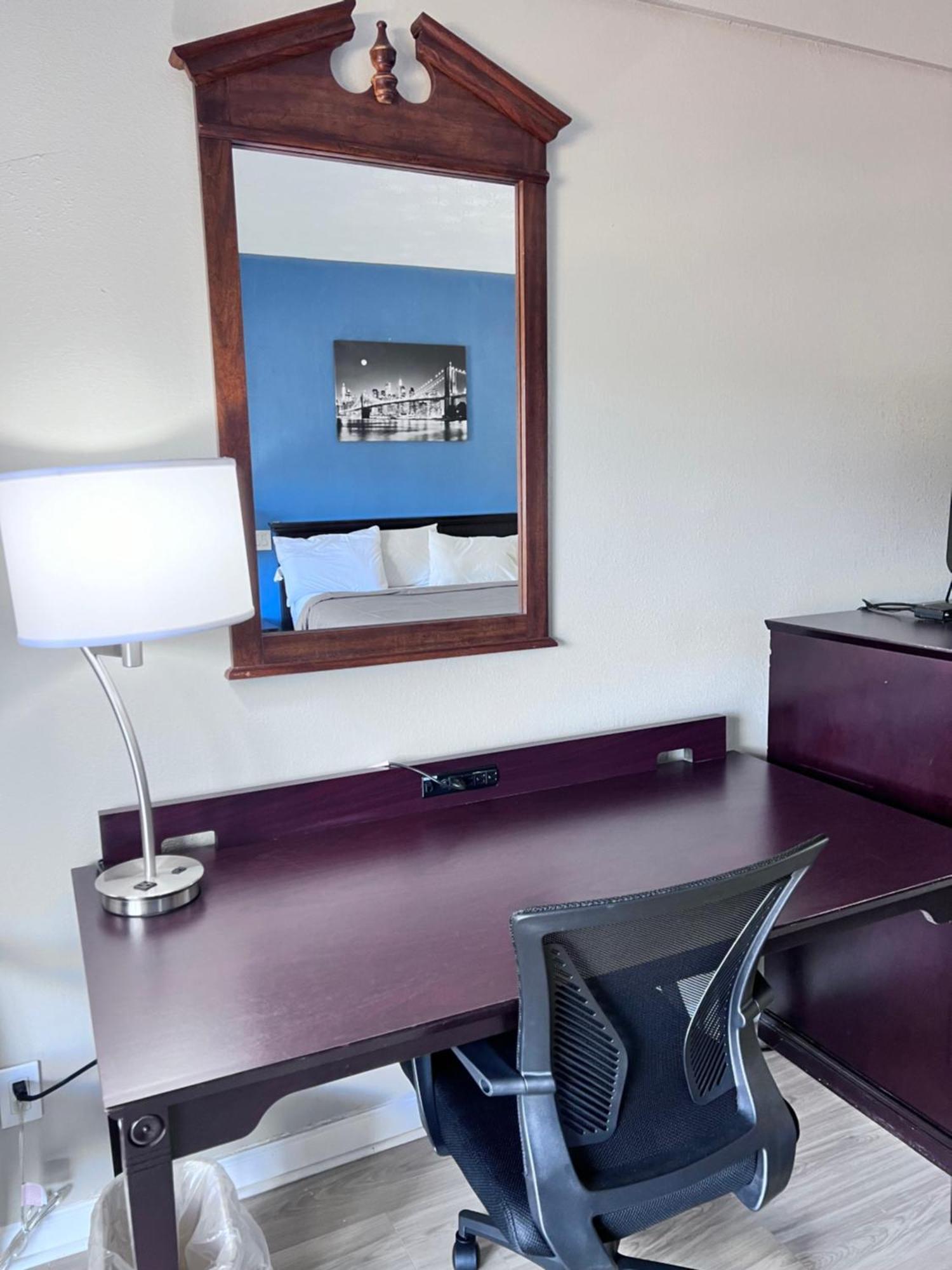 Budgetel Inn & Suites ดิลลาร์ด ภายนอก รูปภาพ