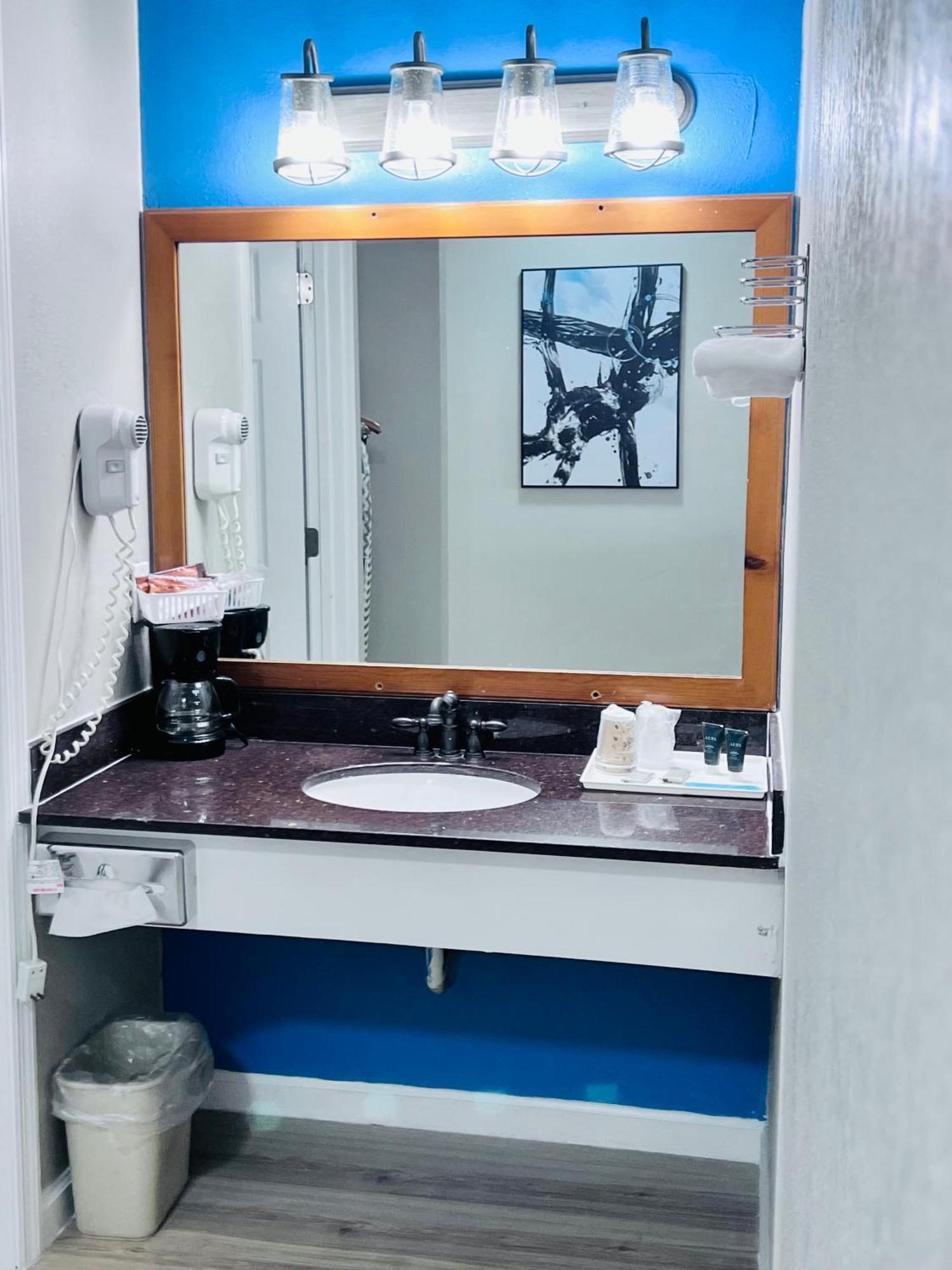 Budgetel Inn & Suites ดิลลาร์ด ภายนอก รูปภาพ