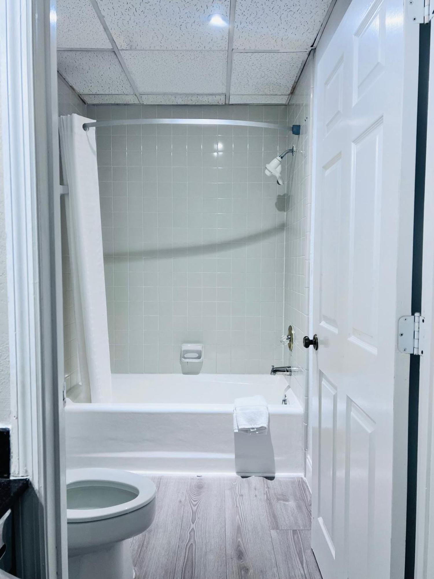Budgetel Inn & Suites ดิลลาร์ด ภายนอก รูปภาพ