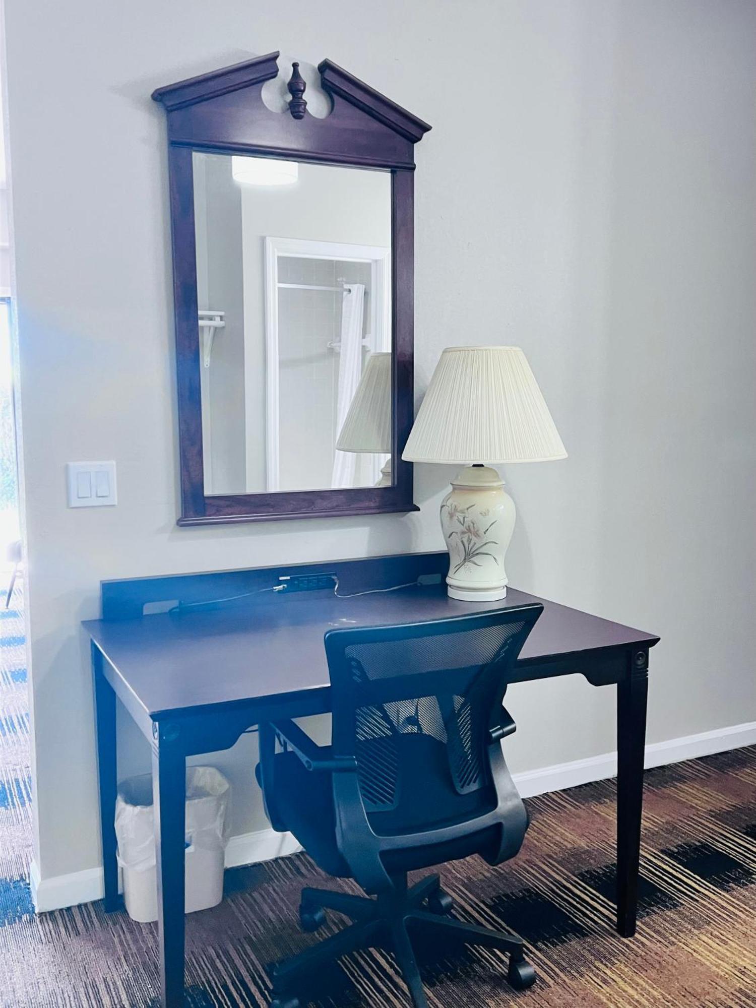 Budgetel Inn & Suites ดิลลาร์ด ภายนอก รูปภาพ
