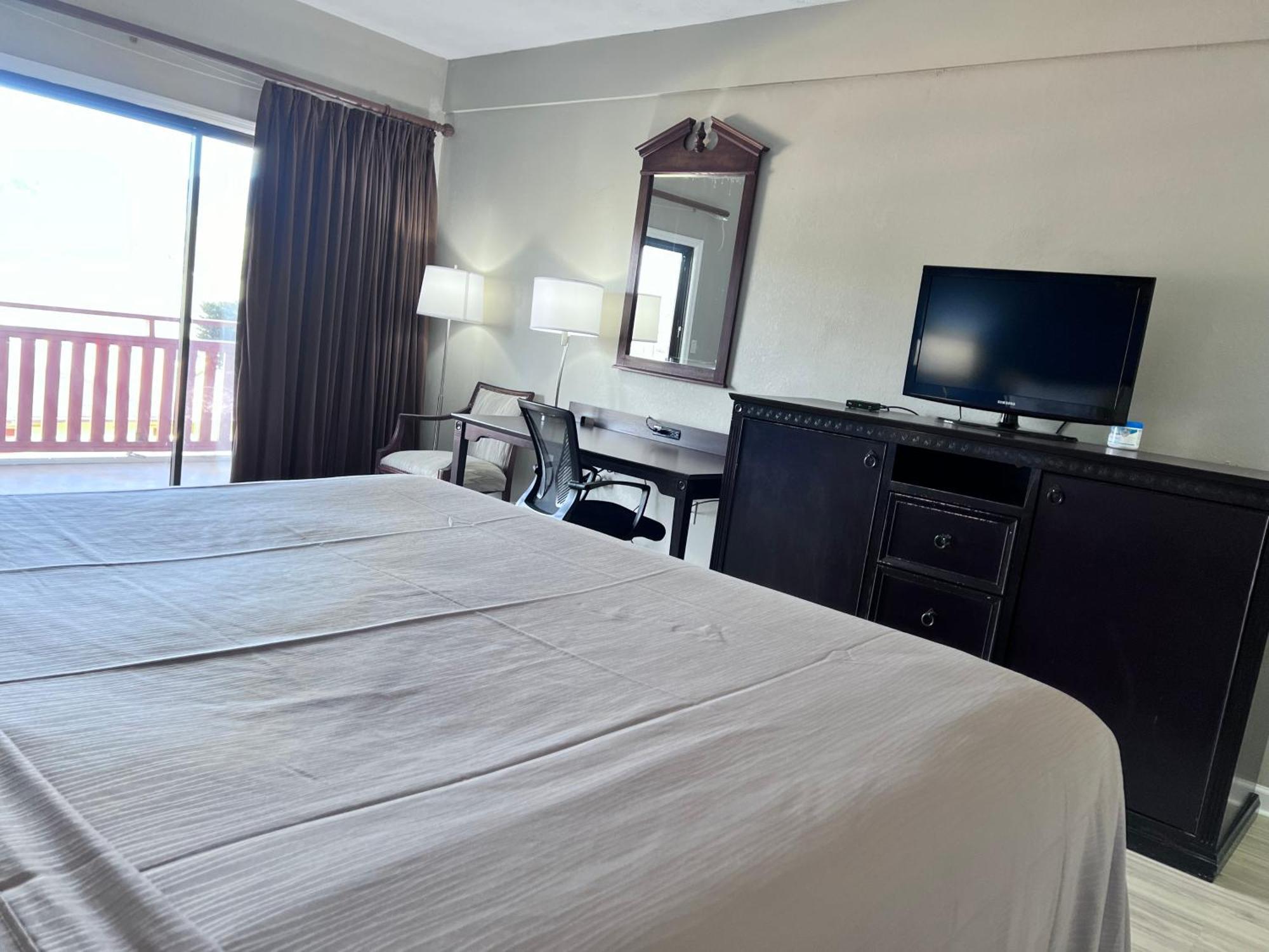 Budgetel Inn & Suites ดิลลาร์ด ภายนอก รูปภาพ