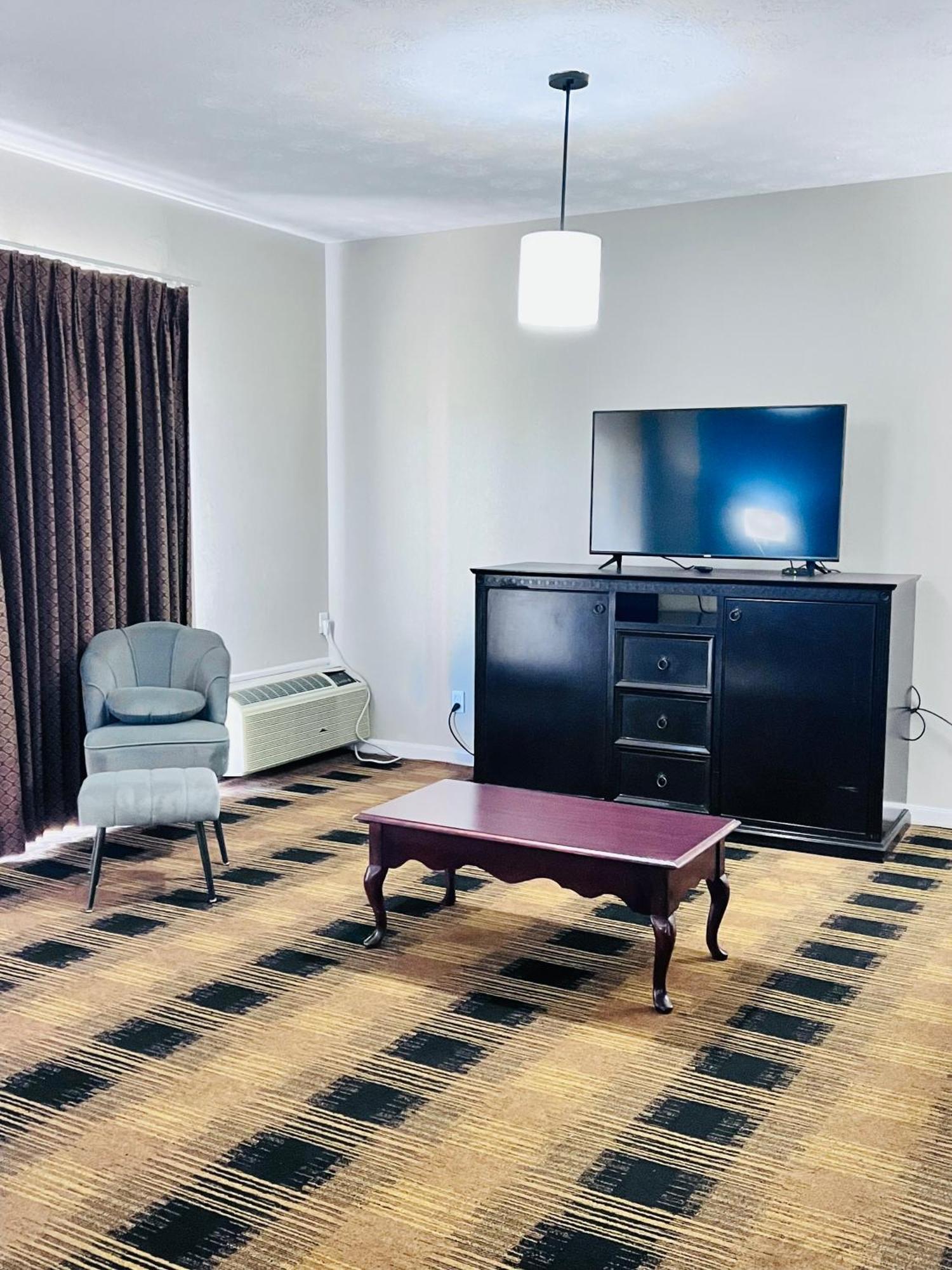 Budgetel Inn & Suites ดิลลาร์ด ภายนอก รูปภาพ