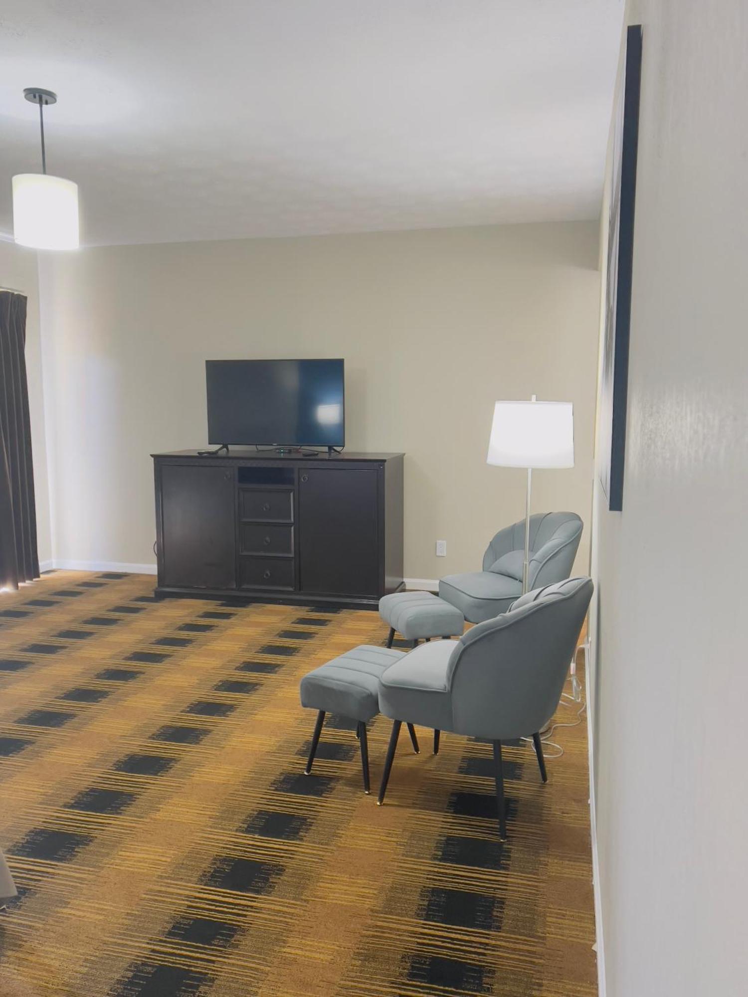 Budgetel Inn & Suites ดิลลาร์ด ภายนอก รูปภาพ