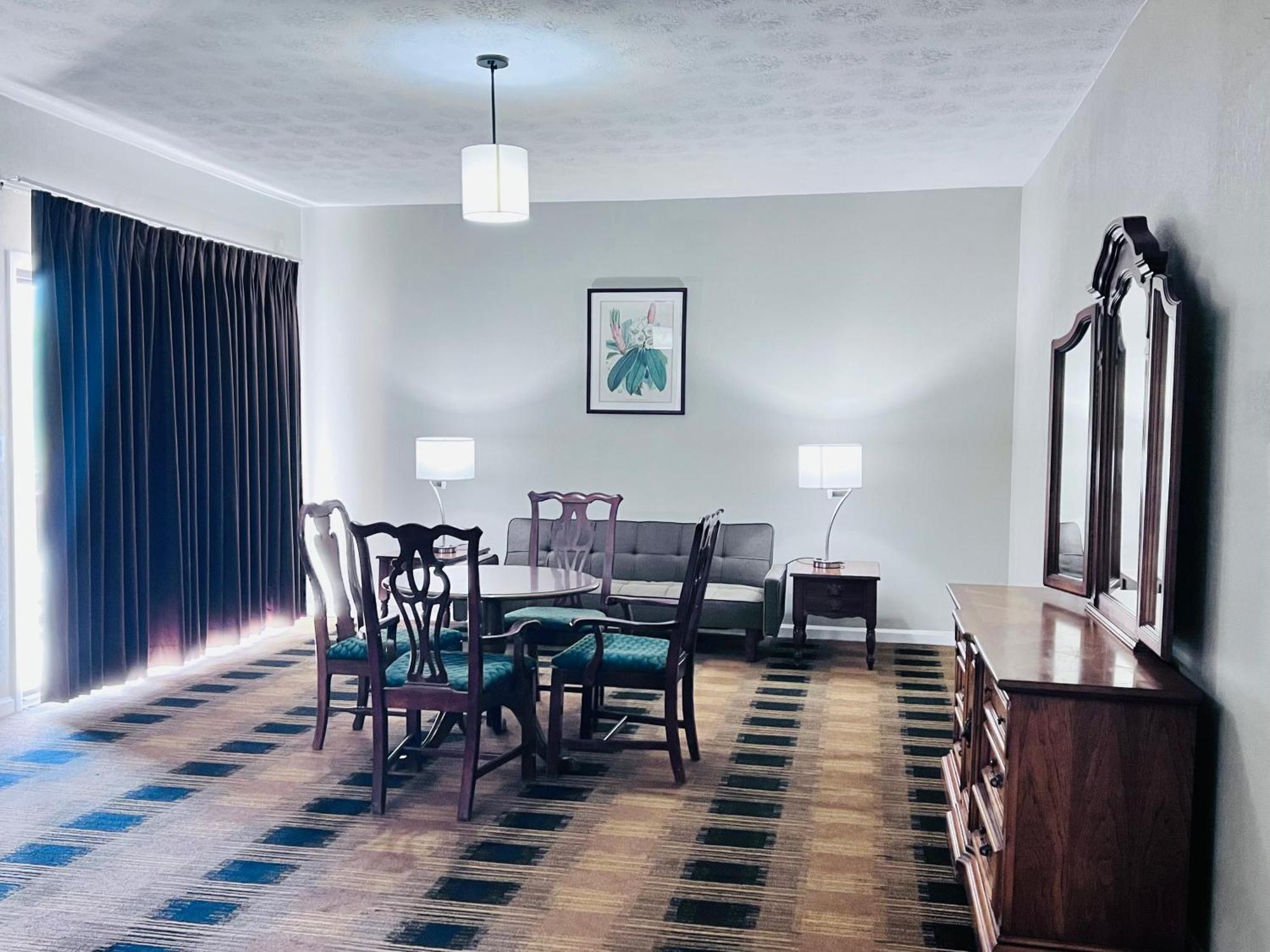 Budgetel Inn & Suites ดิลลาร์ด ภายนอก รูปภาพ