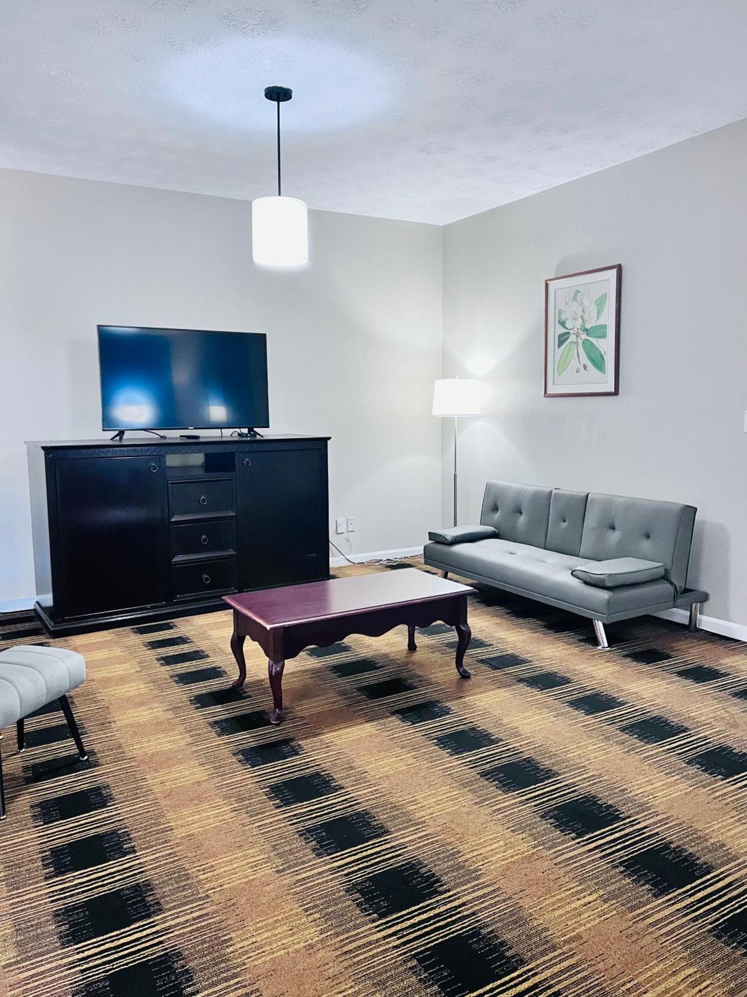 Budgetel Inn & Suites ดิลลาร์ด ภายนอก รูปภาพ